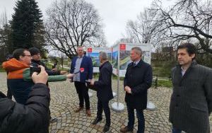 Prezydent Dariusz Polowy przedstawił koncepcję kładki pieszo-rowerowej nad Odrą (2)
