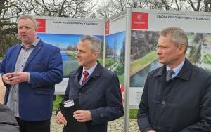 Prezydent Dariusz Polowy przedstawił koncepcję kładki pieszo-rowerowej nad Odrą (5)