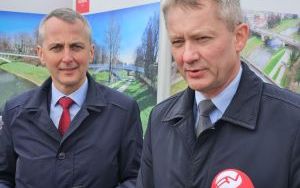 Prezydent Dariusz Polowy przedstawił koncepcję kładki pieszo-rowerowej nad Odrą (8)