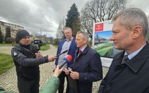 Prezydent Dariusz Polowy przedstawił koncepcję kładki pieszo-rowerowej nad Odrą (14)