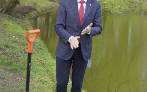 50 różaneczników przyozdobiło Park Roth (2)