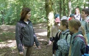 Dzieci ze Szkolnego Zespołu Antysmogowego z wizytą w Arboretum Bramy Morawskiej w Raciborzu (10)