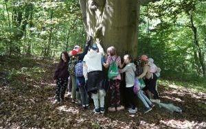 Dzieci ze Szkolnego Zespołu Antysmogowego z wizytą w Arboretum Bramy Morawskiej w Raciborzu (18)
