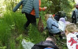 Dzieci ze Szkolnego Zespołu Antysmogowego z wizytą w Arboretum Bramy Morawskiej w Raciborzu (9)