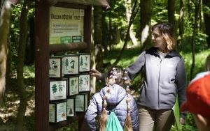 Dzieci ze Szkolnego Zespołu Antysmogowego z wizytą w Arboretum Bramy Morawskiej w Raciborzu (3)