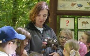 Dzieci ze Szkolnego Zespołu Antysmogowego z wizytą w Arboretum Bramy Morawskiej w Raciborzu (6)