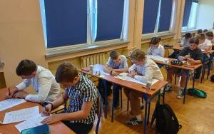 Uczniowie szkół podstawowych sprawdzili swój zakres wiedzy z matematyki i przyrody (4)