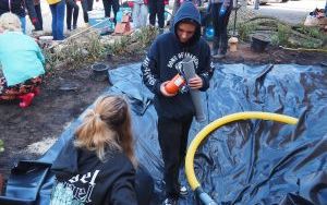 Ogród deszczowy przy P23 pomaga oszczędzać wodę i cieszy zielenią (14)