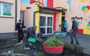 Ogród deszczowy przy P23 pomaga oszczędzać wodę i cieszy zielenią (11)