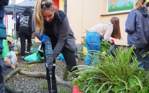 Ogród deszczowy przy P23 pomaga oszczędzać wodę i cieszy zielenią (18)