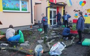 Ogród deszczowy przy P23 pomaga oszczędzać wodę i cieszy zielenią (20)