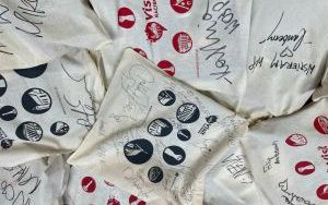 33. Finał WOŚP. Miasto Racibórz przekazało do licytacji torby z autografami gwiazd