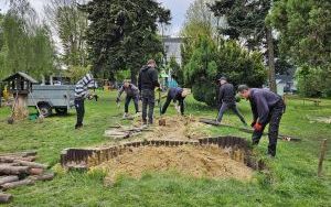 Wymiana piaskownicy na placu zabaw przy ZSP3, utworzenie rabaty (1)