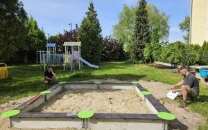 Wymiana piaskownicy na placu zabaw przy ZSP3, utworzenie rabaty (7)