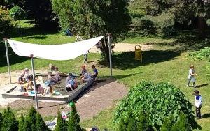 Wymiana piaskownicy na placu zabaw przy ZSP3, utworzenie rabaty (15)