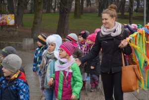 Przedszkolaki witają wiosnę