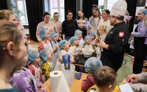 Mali Odkrywcy i fabryka czekolady! Słodkie warsztaty w „Strzesze” (8)