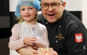 Mali Odkrywcy i fabryka czekolady! Słodkie warsztaty w „Strzesze” (4)
