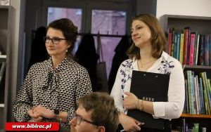 Oddać hołd ziemi raciborskiej! Dr Marcela Szymańska w bibliotece (10)