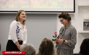 Oddać hołd ziemi raciborskiej! Dr Marcela Szymańska w bibliotece (4)