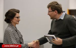 Oddać hołd ziemi raciborskiej! Dr Marcela Szymańska w bibliotece (1)