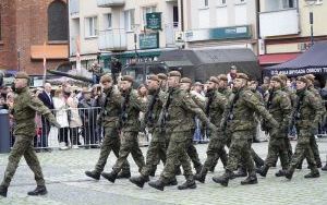 Uroczysta przysięga żołnierzy Wojsk Obrony Terytorialnej na raciborskim Rynku (1)