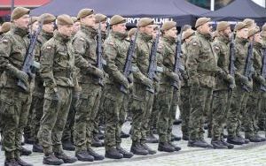 Uroczysta przysięga żołnierzy Wojsk Obrony Terytorialnej na raciborskim Rynku (5)