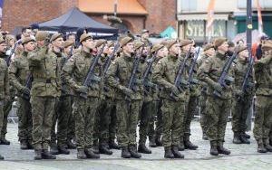 Uroczysta przysięga żołnierzy Wojsk Obrony Terytorialnej na raciborskim Rynku (9)