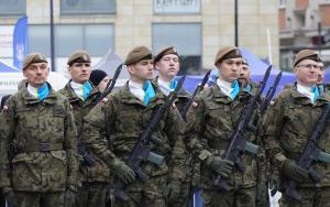 Uroczysta przysięga żołnierzy Wojsk Obrony Terytorialnej na raciborskim Rynku (1)