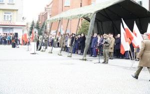 Uroczysta przysięga żołnierzy Wojsk Obrony Terytorialnej na raciborskim Rynku (4)