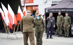 Uroczysta przysięga żołnierzy Wojsk Obrony Terytorialnej na raciborskim Rynku (10)