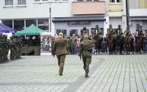 Uroczysta przysięga żołnierzy Wojsk Obrony Terytorialnej na raciborskim Rynku (13)