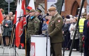 Uroczysta przysięga żołnierzy Wojsk Obrony Terytorialnej na raciborskim Rynku (1)