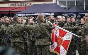 Uroczysta przysięga żołnierzy Wojsk Obrony Terytorialnej na raciborskim Rynku (14)