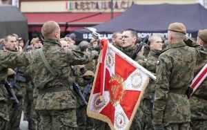 Uroczysta przysięga żołnierzy Wojsk Obrony Terytorialnej na raciborskim Rynku (2)
