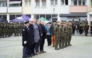 Uroczysta przysięga żołnierzy Wojsk Obrony Terytorialnej na raciborskim Rynku (7)