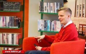 Konduktor Przemek zabrał czytelników biblioteki w kolejową podróż (7)