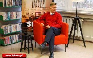 Konduktor Przemek zabrał czytelników biblioteki w kolejową podróż (8)