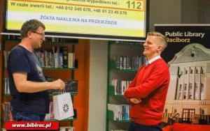 Konduktor Przemek zabrał czytelników biblioteki w kolejową podróż (9)