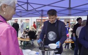 Śniadanie Wielkanocne na raciborskim rynku (16)
