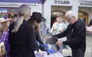Śniadanie Wielkanocne na raciborskim rynku (13)