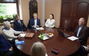  Prezydium Rady Seniorów oraz Młodzieżowej Rady Miasta spotkali się z Prezydentem i Przewodniczącym Rady Miasta Racibórz (2)