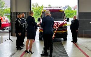 Przekazanie kluczu do nowego wozu dla OSP Markowice (2)