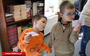 Przedszkolaki zwiedziły bibliotekę „od kuchni” (14)