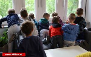 Przedszkolaki zwiedziły bibliotekę „od kuchni” (3)