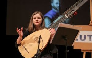  LUTNIA, TEORBA, gitara barokowa na koncertach umuzykalniających w RCK – czym różnią się od współczesnych gitar? (1)