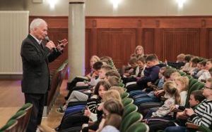  LUTNIA, TEORBA, gitara barokowa na koncertach umuzykalniających w RCK – czym różnią się od współczesnych gitar? (2)