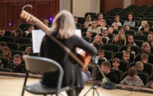  LUTNIA, TEORBA, gitara barokowa na koncertach umuzykalniających w RCK – czym różnią się od współczesnych gitar? (8)