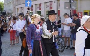 Barwny korowód przeszedł ulicami Raciborza (12)