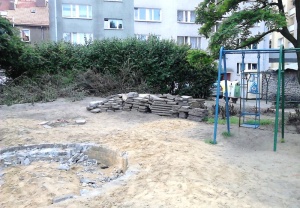 Plac zabaw dla dzieci (ul. Pomnikowa)